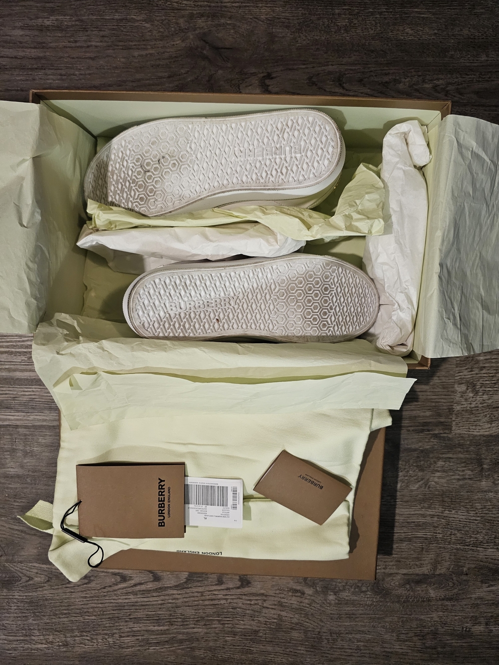 Burberry White Low-Top Leather Sneakers with Gold Logo - Picture 14 of 14